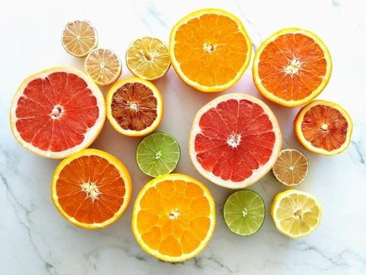 Formula C6h8o6 Vitamina C in polvere di grado cosmetico in vrazza con buona e numero CAS 50-81-7